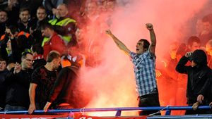 Va fi noul jucător al "galacticilor"? FOTO:** Apariție surprinzătoare la Manchester United - Real Madrid! Unul dintre cei mai buni jucători din lume a fost văzut la meci