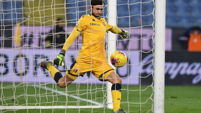 Ionuț Radu a fost lăsat iar pe bancă la Genoa, dar Mattia Perin "a asigurat" victoria Romei cu o gafă mare