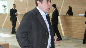 Badea: "Ce să le facă Rednic? Să le angajeze bone?"