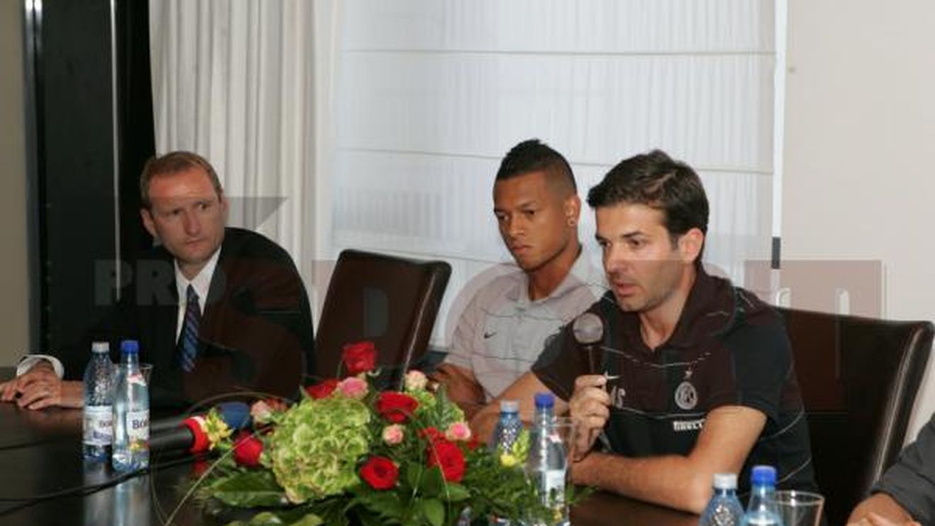 Andrea Stramaccioni vede numai dezavantaje înaintea primei manșe cu Vaslui:** "Prea departe, prea necunoscut!" FOTO Primele imagini cu Inter în România