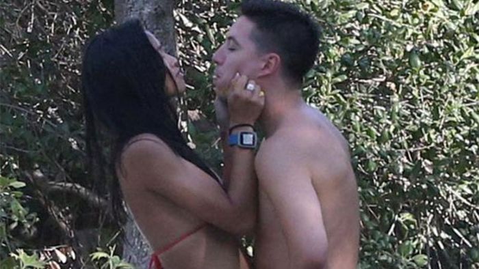 Fotbaliști în vacanță! FOTO | Samir Nasri, surprins în ipostaze foarte tandre alături de noua sa iubită