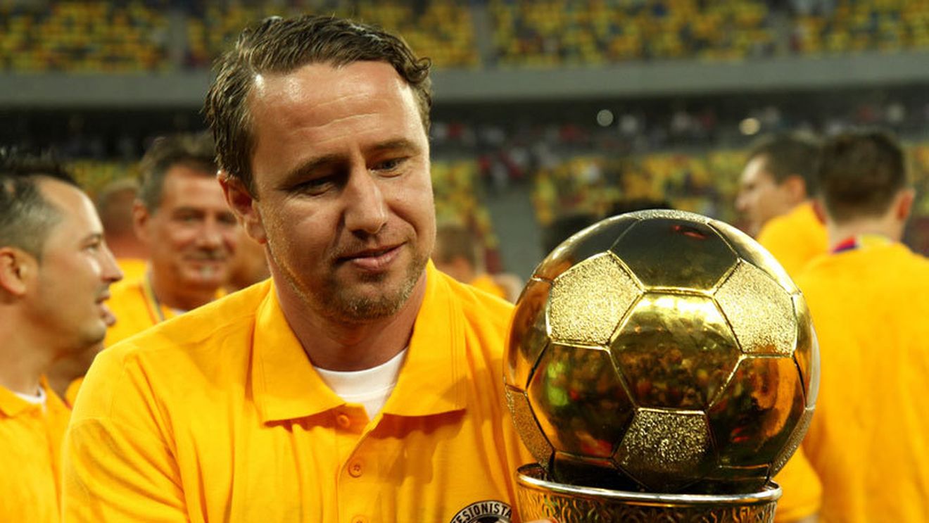 Anamaria spune că Reghecampf rămâne la Steaua: "Are încă doi ani de contract"