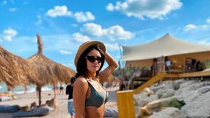 Crina, iubita lui Răzvan Marin, viață de lux în Sardinia! Studenta internaționalului român atrage toate privirile în Italia | GALERIE FOTO