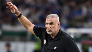 Cosmin Olăroiu are o avere de zeci de milioane de euro, dar nu a uitat de unde a plecat. A venit în România special pentru a fi alături de unul dintre „copiii” săi de suflet