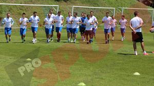 Oțelul s-a reunit fără să aibă un antrenor principal. Noii manageri nu și-au făcut apariția, iar jucătorii promiși au lipsit