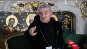 Gabi Balint l-a umilit pe Gigi Becali imediat după ce Gică Hagi a luat titlul cu Farul! L-a ironizat pe patronul FCSB cu un mesaj din 4 cuvinte!