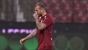 Cutremur la CFR Cluj! Denis Alibec s-a certat cu Dan Petrescu înainte de meci, apoi a dispărut de pe banca de rezerve! Surse ProSport: „Era furios că nu e folosit!” | Varianta atacantului: „M-am dus la toaletă!” EXCLUSIV