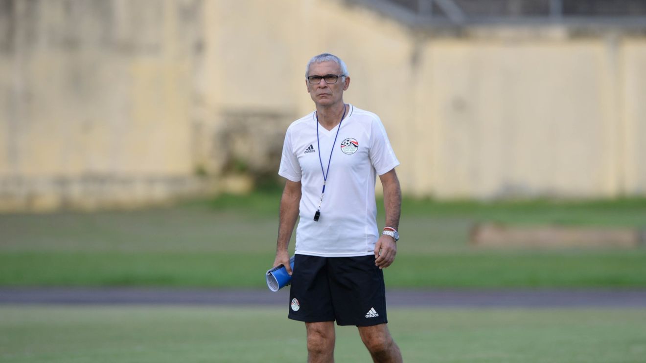 Selecționerul unei naționale calificate la Campionatul Mondial, legat de mâini și de picioare. Situația incredibilă în care a fost pus: "Când ne antrenăm, la cinci dimineața?"