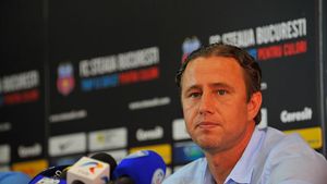 Îi salvează Porumboiu postul lui Reghecampf?** Vârful care îl "forțează" pe antrenorul stelist să își riște soarta în fața lui Becali e propus la Vaslui