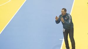 Sandu Iacob a fost prezentat oficial ca antrenor al echipei HC Dobrogea Sud Constanța. "Sunt ca un balon de gaz care se ridică spre cer pentru a vedea priveliștea, mă simt senzațional în acest moment"