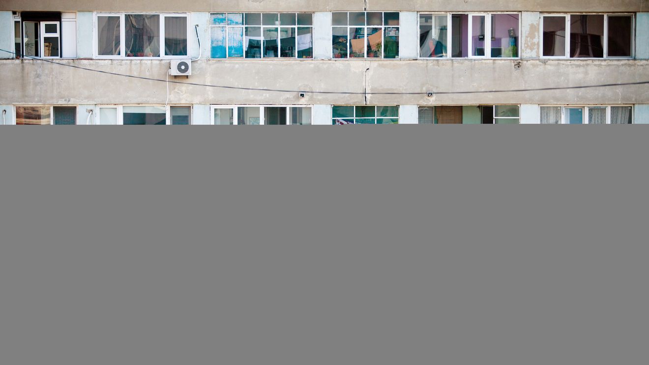 Exercițiu de Cartea Recordurilor: cei 137 de creditori ai Ceahlăului, convocați la o întâlnire într-un apartament de bloc
