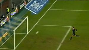 VIDEO INCREDIBIL!** Vezi aici ce "gol" a validat centralul partidei Duisburg-Frankfurt