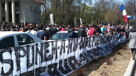 Mitingul steliștilor se ține. "La 11:30 ridicăm autorizația de la Primărie. Vin suporteri din toată țara. Așteptăm între 5 și 10.000 de oameni. Luni depunem actele pentru înființarea noii asociații!"