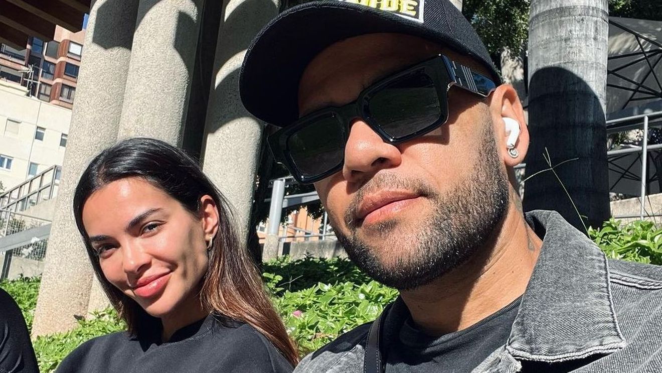 A anunțat că divorțează de el după ce a fost închis și acuzat de viol, dar acum s-a răzgândit total! Ce a transmis soția lui Dani Alves: „Te iubesc pentru totdeauna”