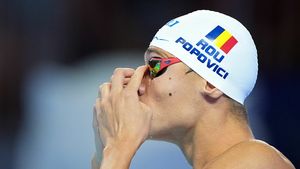 „David Popovici s-a îmbrăcat în aur”. Francezii au reacționat cu admirație totală după „finala nebună” de la 100 de metri liber