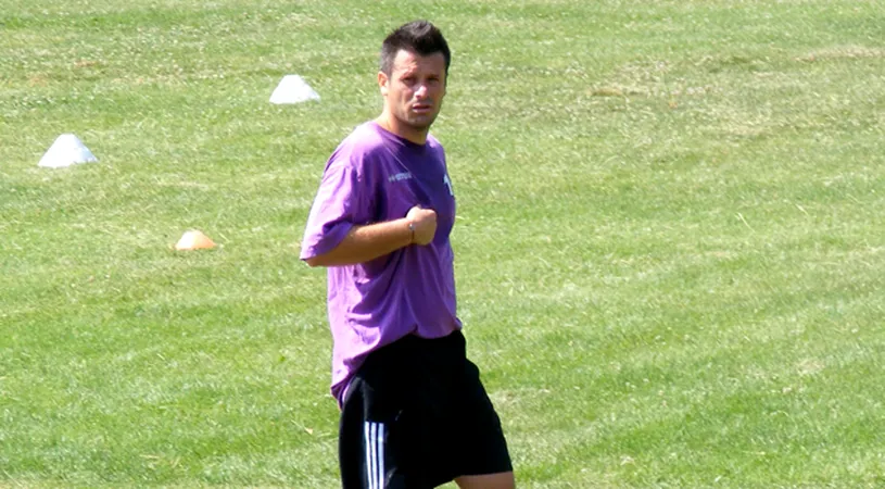 Au semnat contractele** după lungi negocieri!