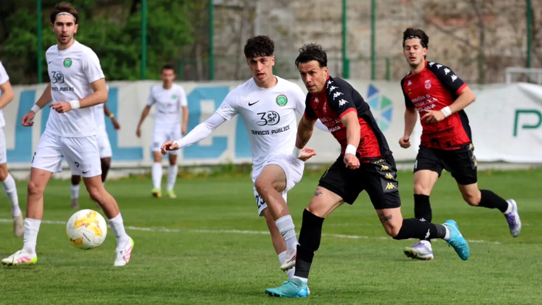 Unirea Alba Iulia - Sănătatea Cluj, finală pentru un loc în barajul de promovare în Liga 2. Dragoș Militaru spune că echipa sa nu va juca la egal, Vasile Miriuță e de părere că toată presiunea e pe adversar. Patronul clujenilor a avut un discurs moale în fața jucătorilor