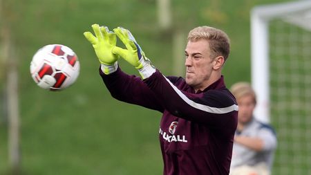 VIDEO | Portarul Angliei a lovit o femeie în timp ce juca cricket. Greșeala i-a fost iertată