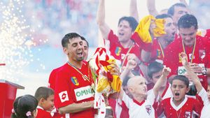 Steaua? Poate la anul! Astrele sunt de partea "câinilor":** "Dinamo ia titlul la început de mai"