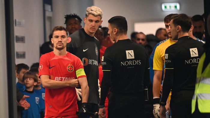 Fostul arbitru FIFA, verdict despre faza care a dinamitat derby-ul Universitatea Craiova - FCSB: „Am văzut reluările! Meciul a fost echilibrat până atunci”. VIDEO