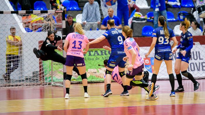 Mioveni, sacrificată de „Cooperativa" din Liga Florilor? Craiova și Vâlcea, semnele de întrebare care circulă în handbalul feminin! Care e scenariul unui final de campionat în care se anunță jocuri de culise | EXCLUSIV