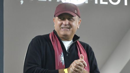 Cum l-a numit Dan Şucu pe Marius Şumudică în vestiar, după victoria cu Craiova