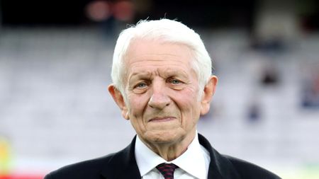 A murit Remus Câmpeanu, unul dintre cele mai mari simboluri ale lui U Cluj! Cum va rămâne veșnic în memoria fanilor: „Uneori ne trebuie așa de puțin să fim fericiți”