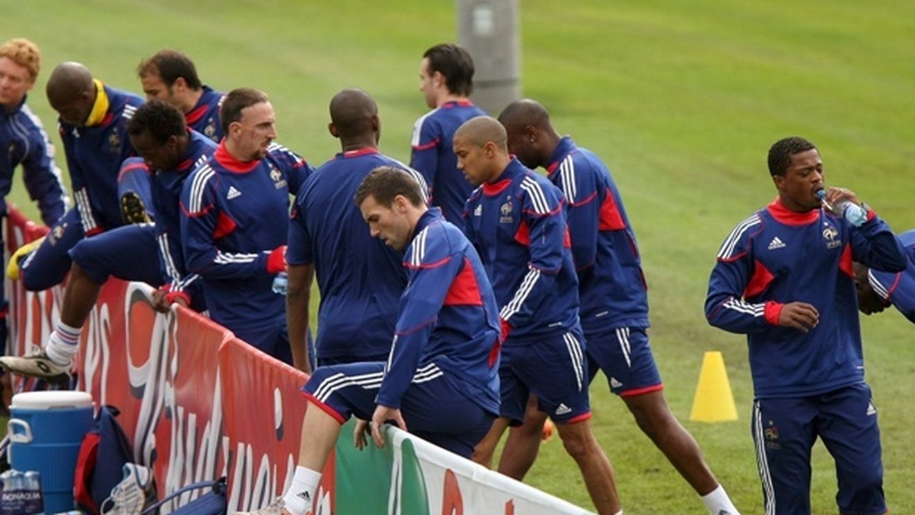 Primele măsuri pentru "cocoși":  Evra riscă să aibă interzis la națională!