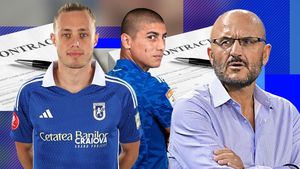 Impresarii vor să dea lovitura cu superstarurile lui FCU Craiova, Bauza și Baeten, doriți de FCSB și CFR Cluj! Planul e diabolic, pentru că vor să-i transfere liberi de contracte sau pe sume infime, pentru a încasa comisioane cât mai mari, dar Adrian Mititelu e categoric: „Vor semna prelungirile sau vor juca în B până la anul”. EXCLUSIV
