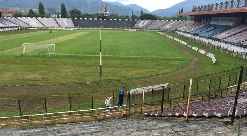 Meciul Energeticianul - Luceafărul Oradea s-a jucat cu spectatori** după ce organizatorii au rezolvat, peste noapte, problema de la stadionul Jiul din Petroșani