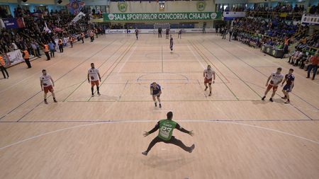 Cum s-a văzut marele derby Steaua - Dinamo de la fața locului. Iranianul aflat în inferioritate a fost omul meciului, campioana s-a salvat în momentul în care a ajuns cu cuțitul la os