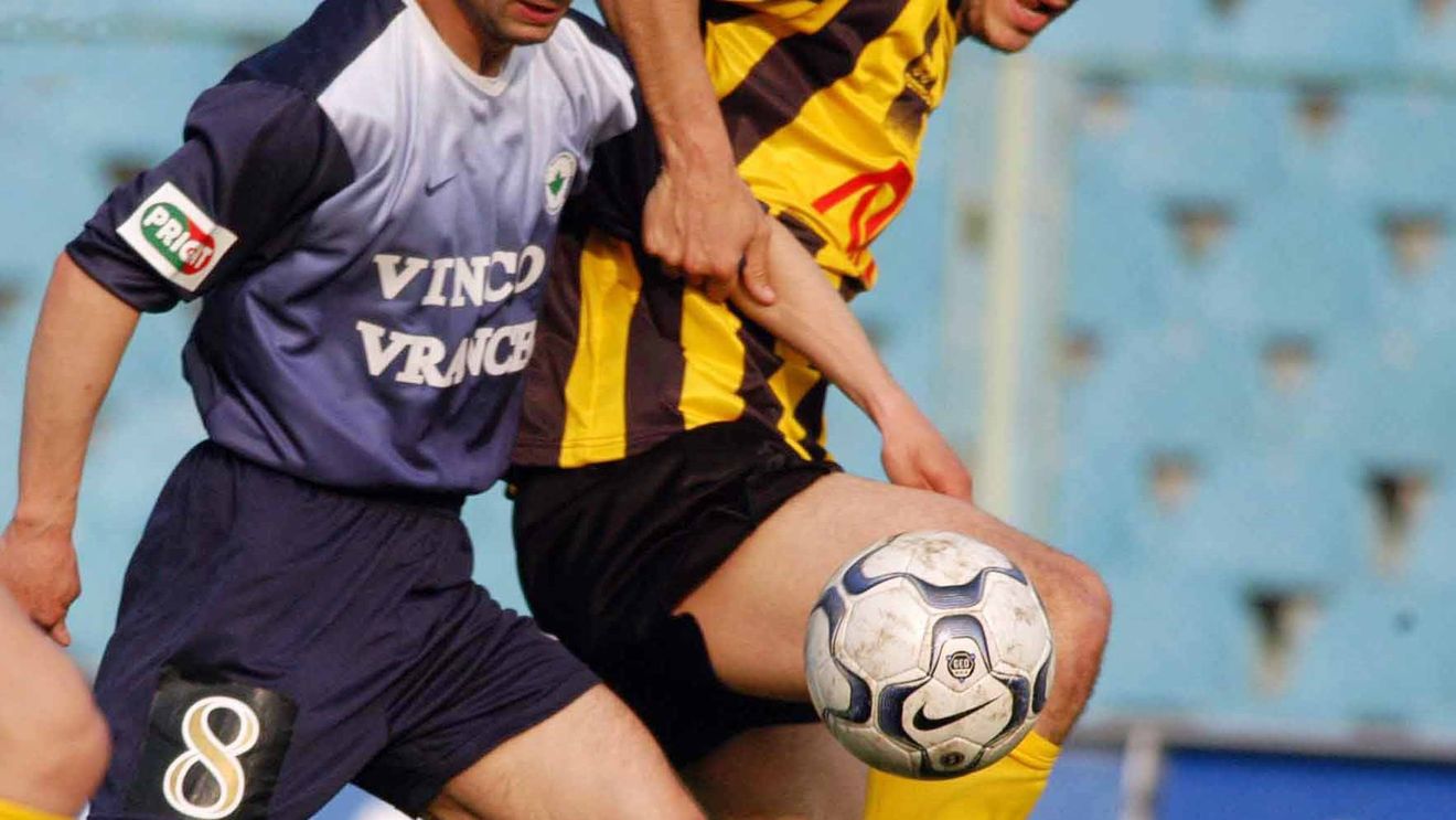 Un fost mijlocaș din Liga 1 a ajuns în spatele gratiilor: "Se dezbrăca pe stradă. Tremura tot, avea spasme și crize de epilepsie". Povestea omului acuzat de amenințare, tentativă de tâlhărie și port de obiecte periculoase