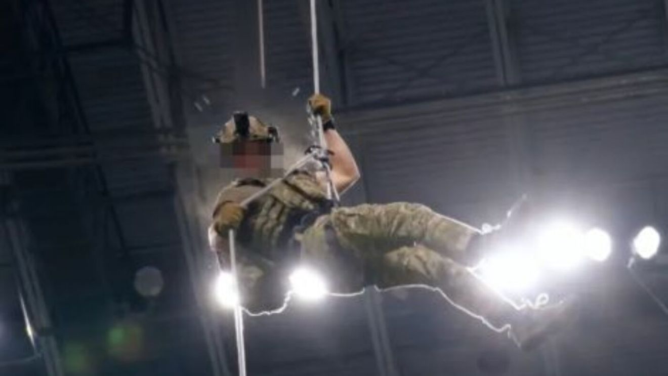 Tragedie pe stadion! Un militar a murit după ce a căzut de la aproximativ 45 de metri, sub privirile spectatorilor