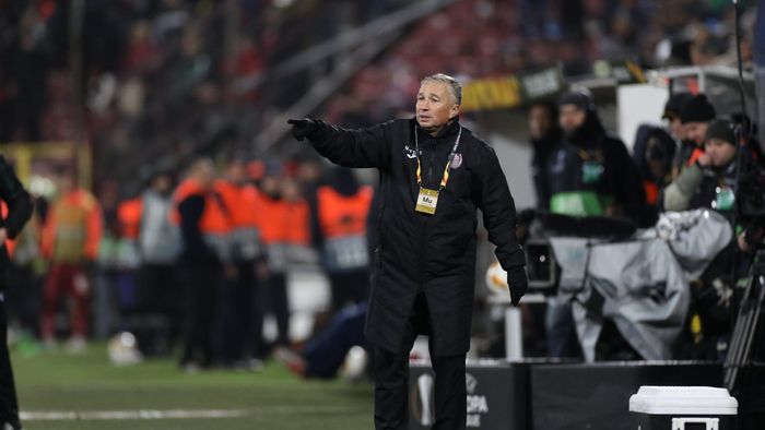 CFR CLUJ – SEVILLA 1-1 | Dan Petrescu, supărat pe golul primit: „E frustrant! Nu am înțeles ce s-a întâmplat acolo” + A prins gustul VAR-ului: „Am fi avut 10-15 puncte în față în campionat”
