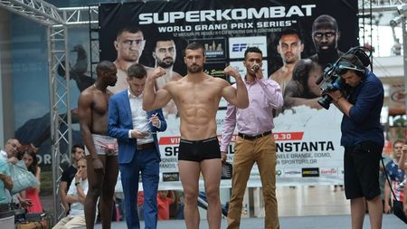 Pumnii grei din Sala Dinamo zboară sâmbătă, de la 19:30. Jumătate din încasările galei vor fi donate victimelor de la Colectiv. Cântarul oficial are loc azi, de la 17:30. Programul meciurilor