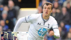 FOTO | Chiricheș și-a pozat încălțările de 1000 de dolari lângă cartea unuia dintre cei mai cunoscuți scriitori contemporani