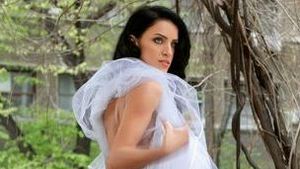 Victoria Beckham de România: Adelina Pestrițu a ajuns iubită de fotbalist!** VEZI cine o ține în brațe pe focoasa brunetă