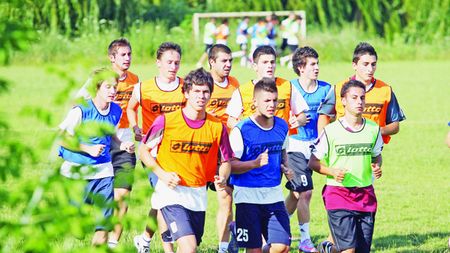 "Spartanul", la munca de jos!** Pus pe liber, Marius Constantin se antrenează fără tragere de inimă la Rapid II