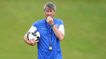 "Îl aștept pe Darlas!"**