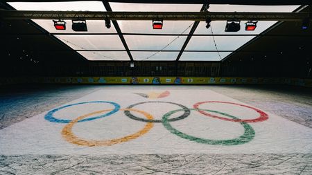 Misterioasa moarte a participantului la două ediții ale Jocurilor Olimpice. Înregistrările de pe camerele de luat vederi au dispărut