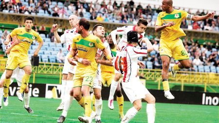 Titlul se poate decide în această lună!** Cine intră în luna păcălelilor?