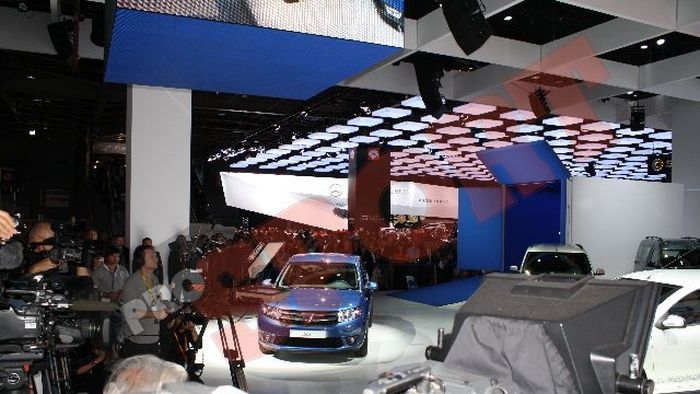 FOTO: **Dacia a lansat noul LOGAN și noul SANDERO, la Salonul Auto Paris 2012!