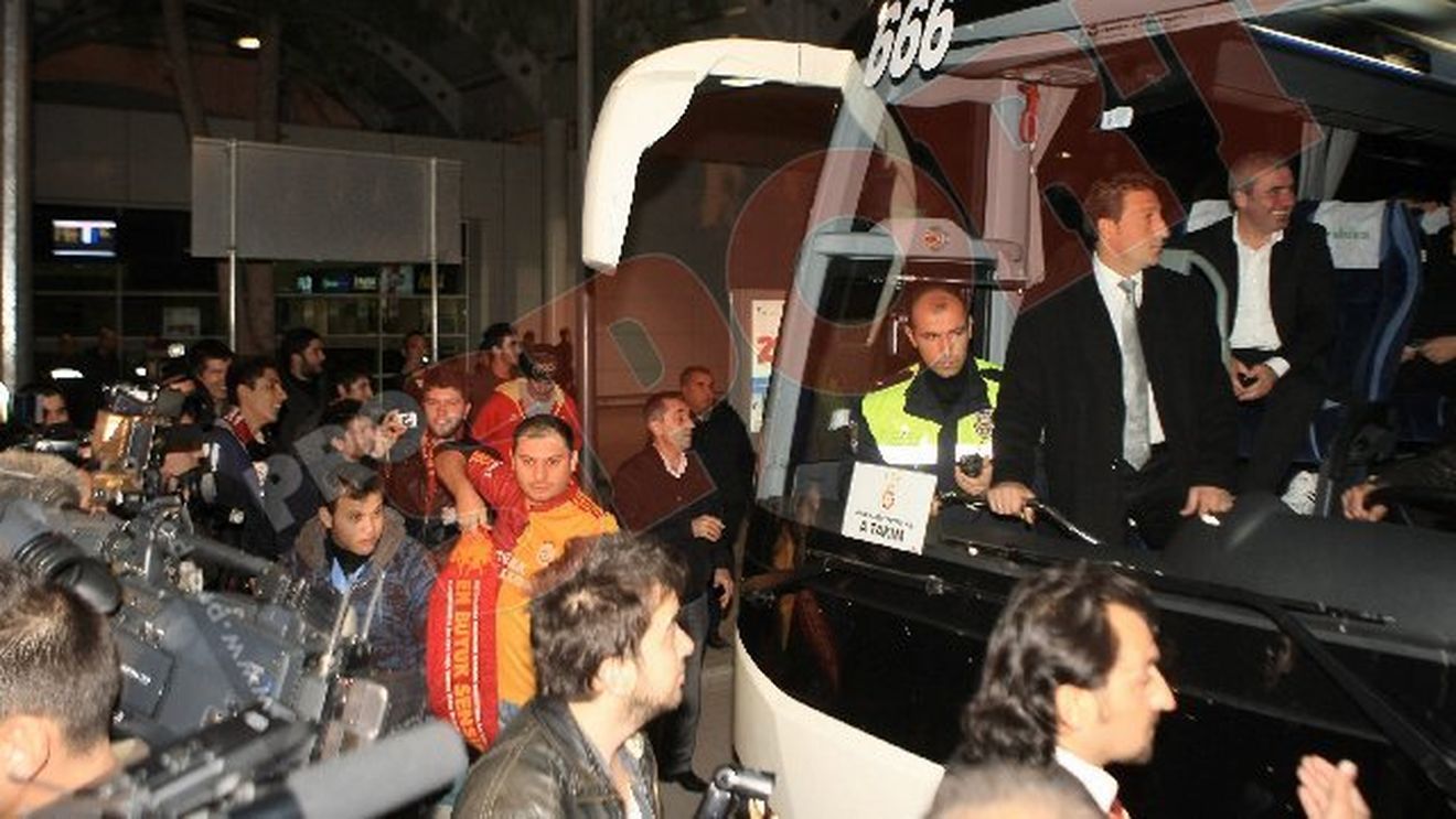 FOTO NEBUNIE în Antalya! Hagi, primit ca un rege: "Adu-l pe Stancu la Galata!"!** Culio: 'Să vină și Traore? Cine e Traore?'