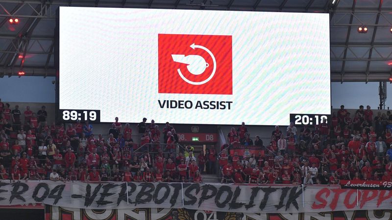 EXCLUSIV Fostul golgheter al României pune tunurile pe arbitri și strigă spre VAR: „Nu știm dacă se greșește intenționat sau nu!”