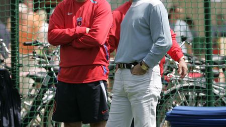 "Doar Patriciu sau Țiriac își permit să ia Steaua! Lui Hagi i-o dau gratis și o ia la fugă!"