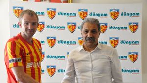 Super lovitură dată de Șumudică pe piața transferurilor. Kayserispor l-a transferat pe căpitanul naționalei Ucrainei