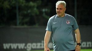 Marius Șumudică, prima victorie cu Gaziantep, în acest sezon! Antrenorul român nu a stat pe banca tehnică, dar le-a dat peste nas contestatarilor | VIDEO