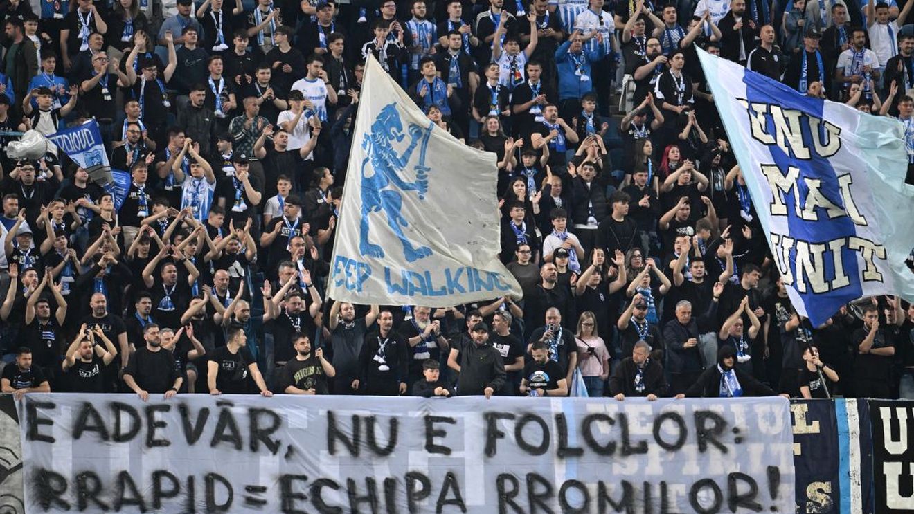 Poliţia a deschis dosar penal, după mesajele afişate de galeria Craiovei la meciul cu Rapid