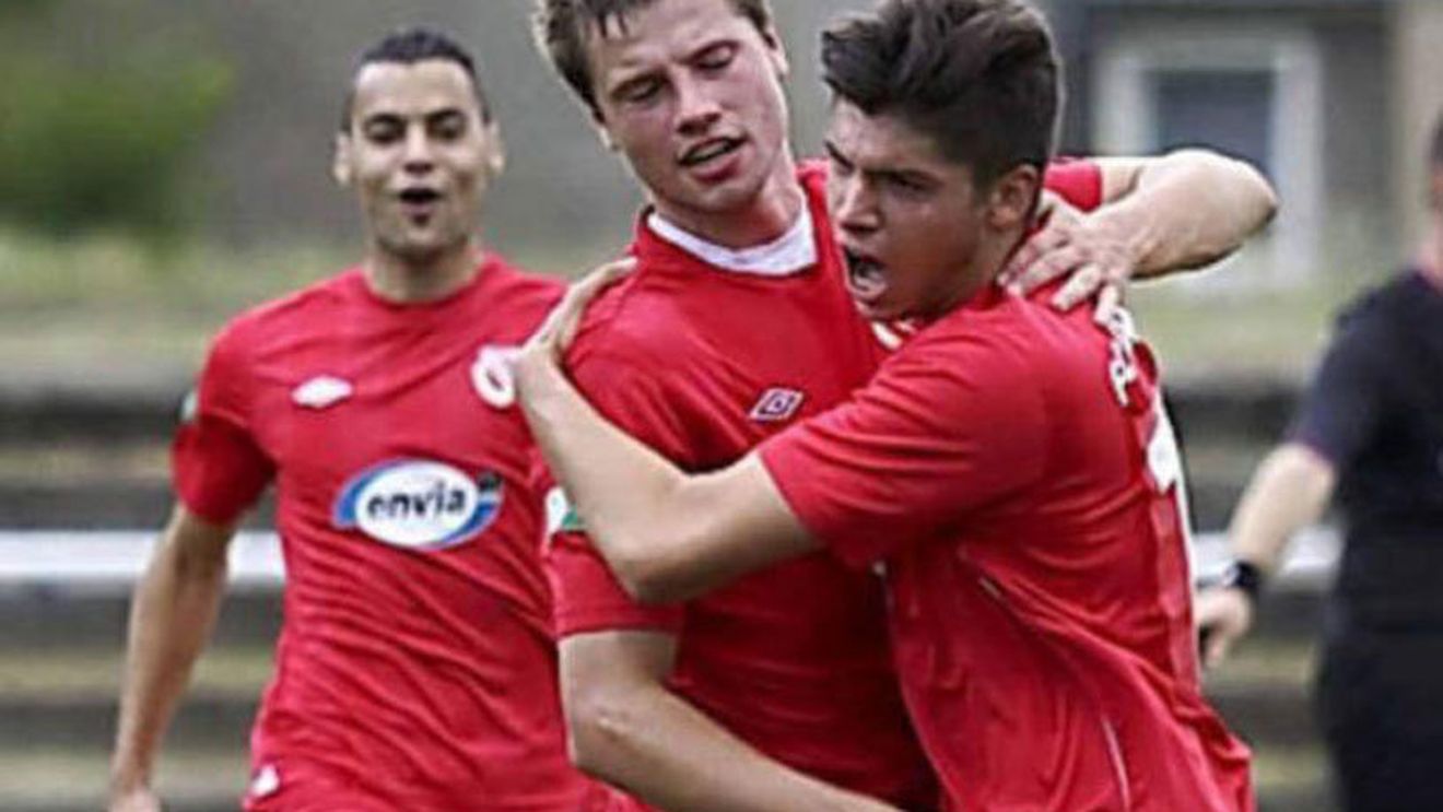REPORTAJ EXCLUSIV Fiul celui mai căutat antrenor român al momentului s-a lăsat de fotbal la 20 de ani și s-a apucat de afaceri cu iaurturi