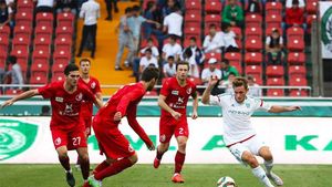 "E foame de bani, băieți?" Cel mai bine plătit fotbalist român acceptă fericit banca de rezerve pentru 125.000 de euro pe meci
